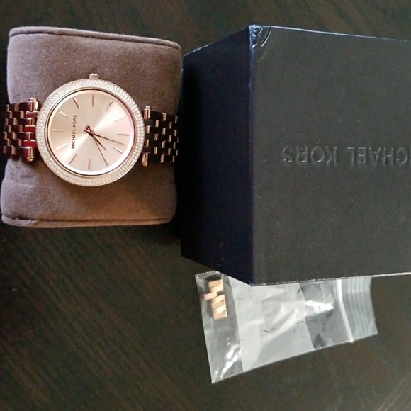 Watch - Picture 2 of 3